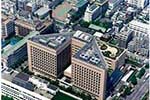 The new hospital (currently the Main Hospital Building) is completed, the first 100%-private room hospital in Japan, 1992